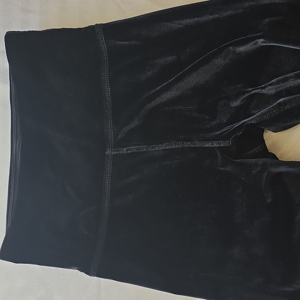 🌸Beyond Yoga Black Velvet Leggings Small‎ - Picture 4 of 10